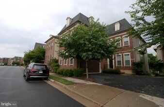 Building Photo - 44709 Malden Pl