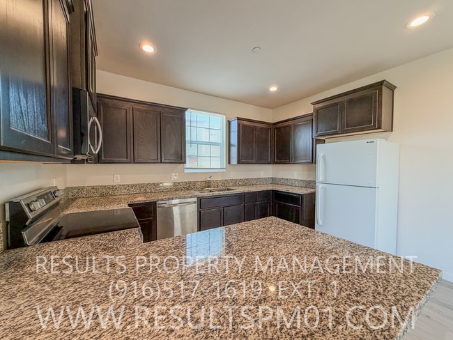 Building Photo - Stunning 4 Bedroom Home in Winding Meadow Village