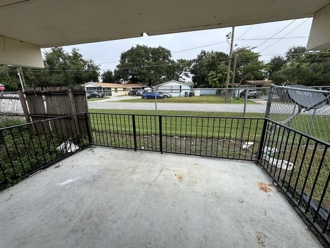 Building Photo - 6509 Dumont Ave