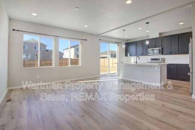 Building Photo - 462 Blanket Flower St