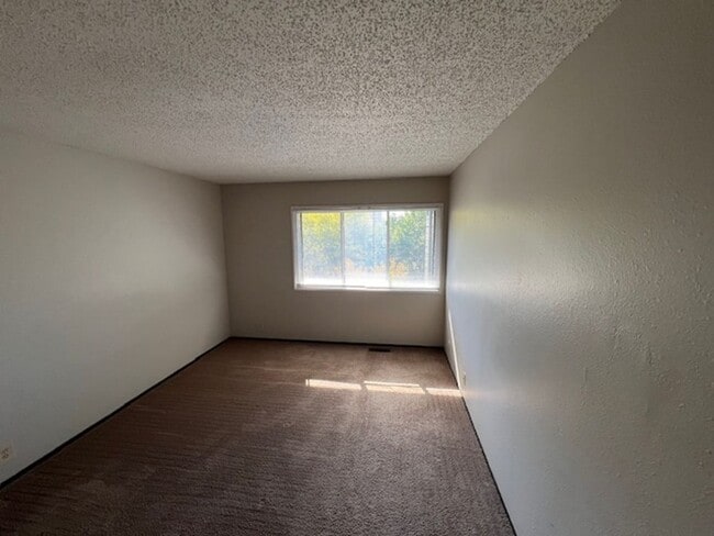 Building Photo - 50% off for your first 4 Months!!!