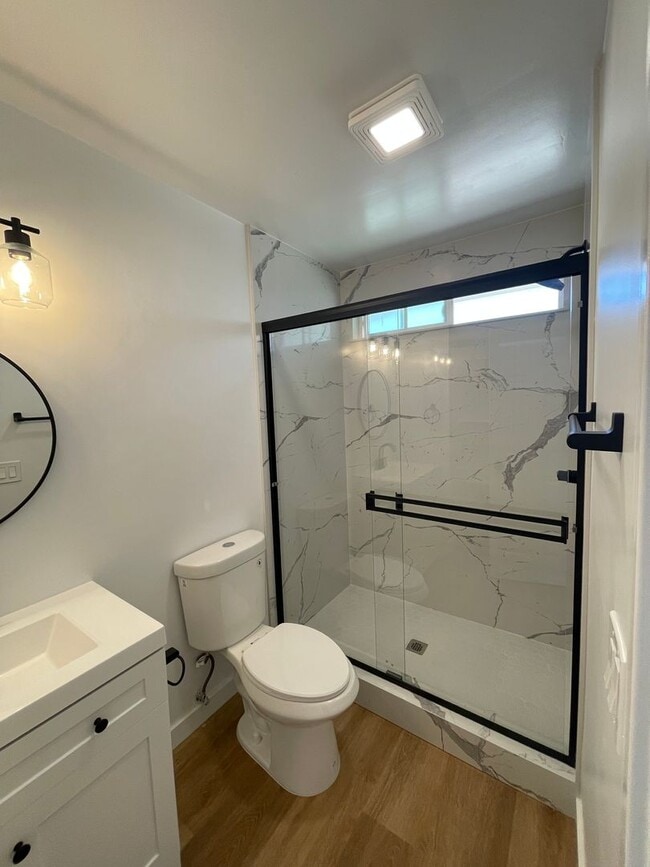 Building Photo - Freshly Remodeled & Full of Charm on Banbury