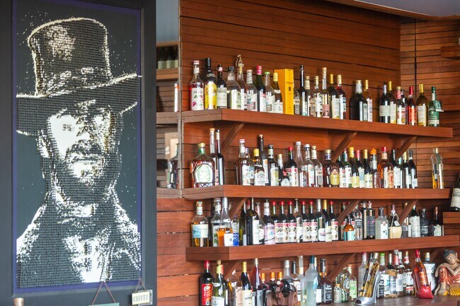 Building Photo - 8356 Sunset View Dr