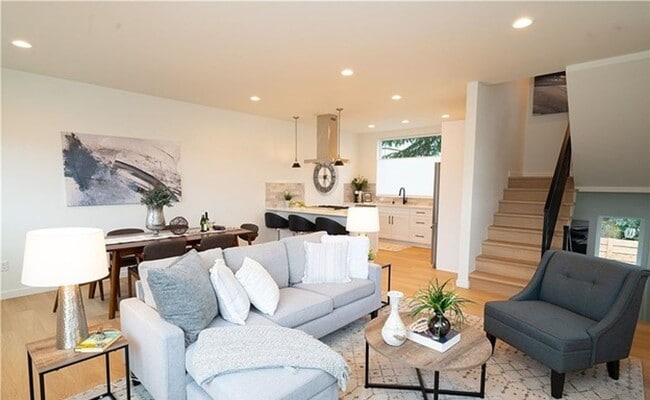 Building Photo - Air-Conditioned Seattle Townhome with Rooftop Deck & Mt. Rainier Views