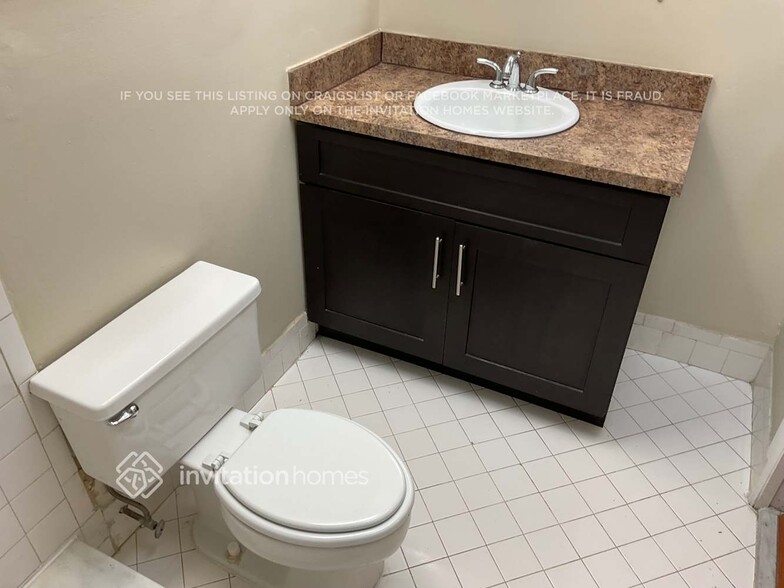 Building Photo - 1769 NE 40th Pl