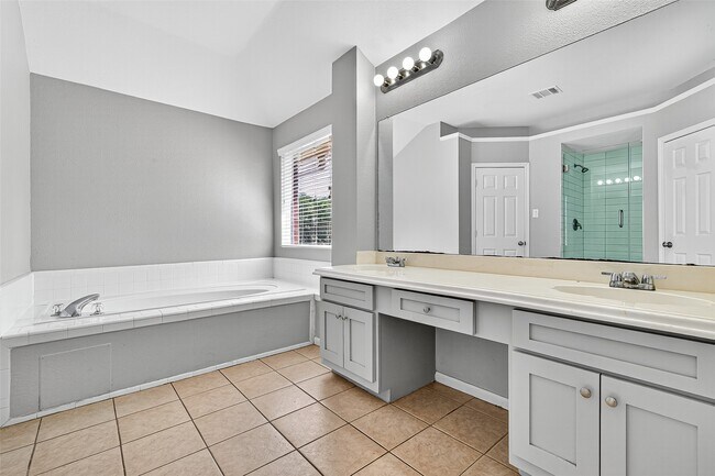 Building Photo - 7411 Pacific Ridge Ct