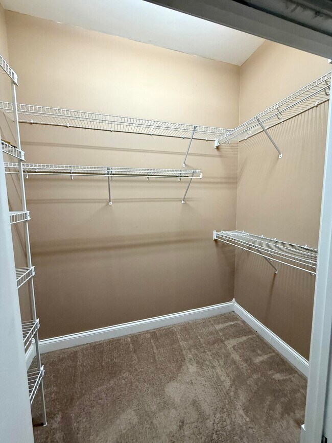 Building Photo - 98 Melrose Dr