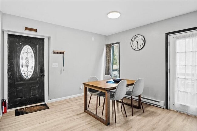 Building Photo - 1150 Country Club Dr