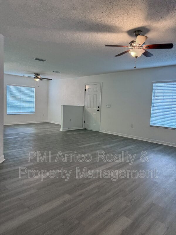 Building Photo - 7328 E Bank Dr