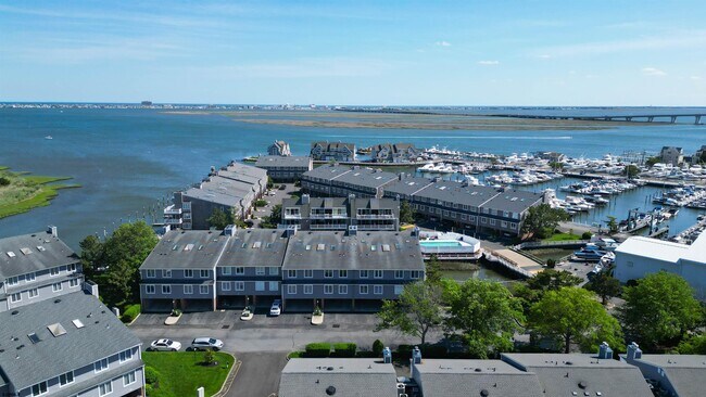 Building Photo - 505 Harbour Cove