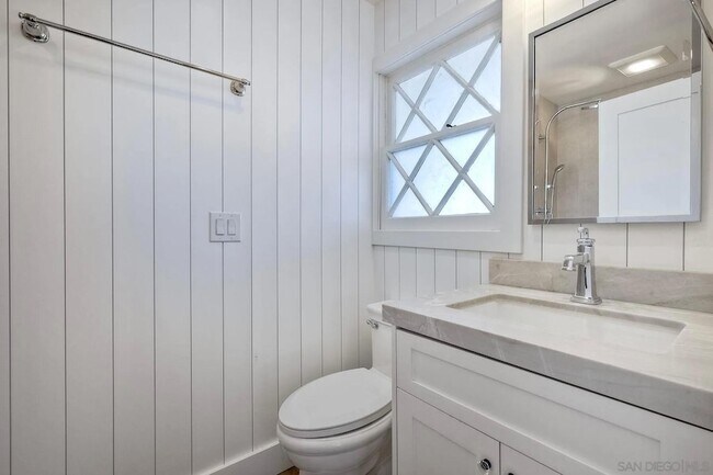 Building Photo - 1311 Crestridge Dr