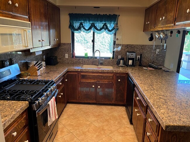 Building Photo - 71500 Halgar Rd