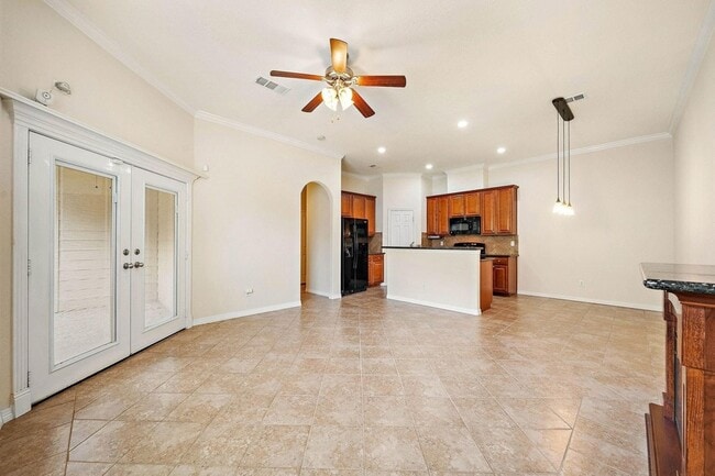 Building Photo - 912 Sweet Pine Dr