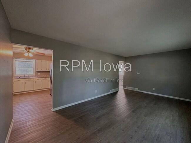 Building Photo - 1318 SW Lynn Dr
