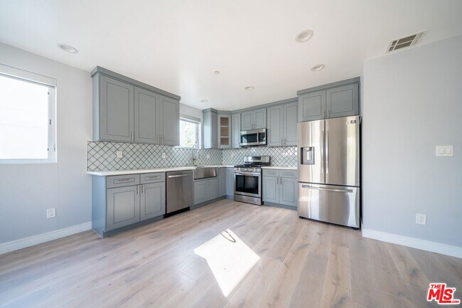 Building Photo - 11318 Miranda St