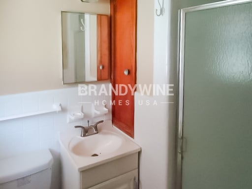 Building Photo - 2454 Buttonwood Dr