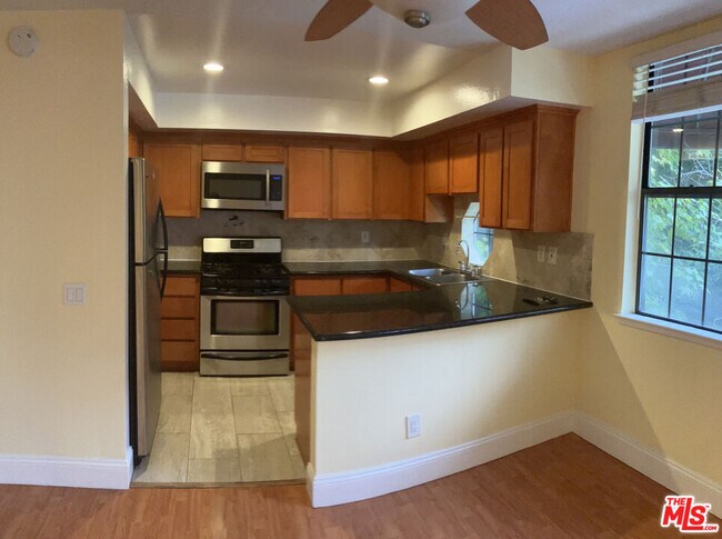 Building Photo - 698 S Berendo St