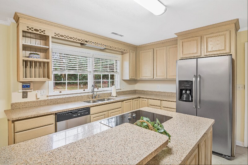 Building Photo - 1408 N Cherokee Ave