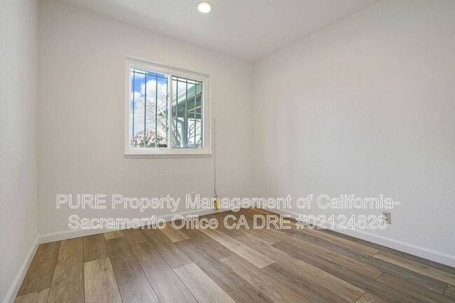 Building Photo - 2140 W La Loma Dr