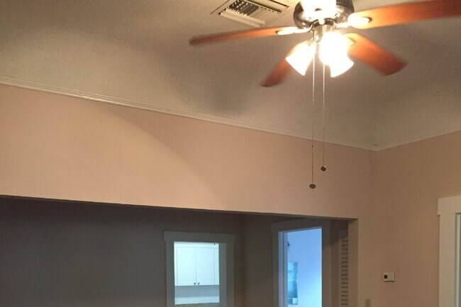 Building Photo - 2430 SW 25th Terrace