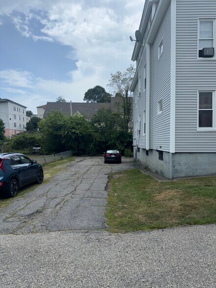 Building Photo - 136 Ingleside Ave