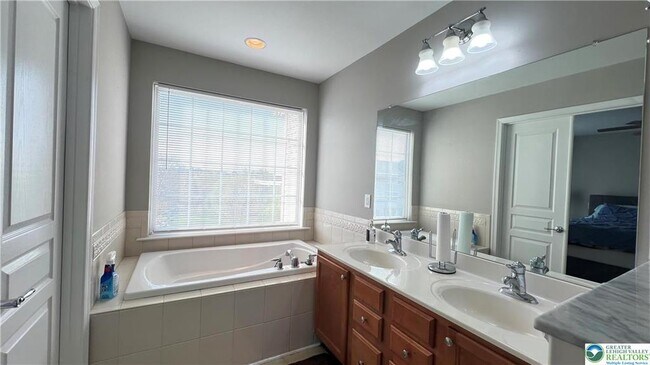 Building Photo - 8495 Putnam Ct