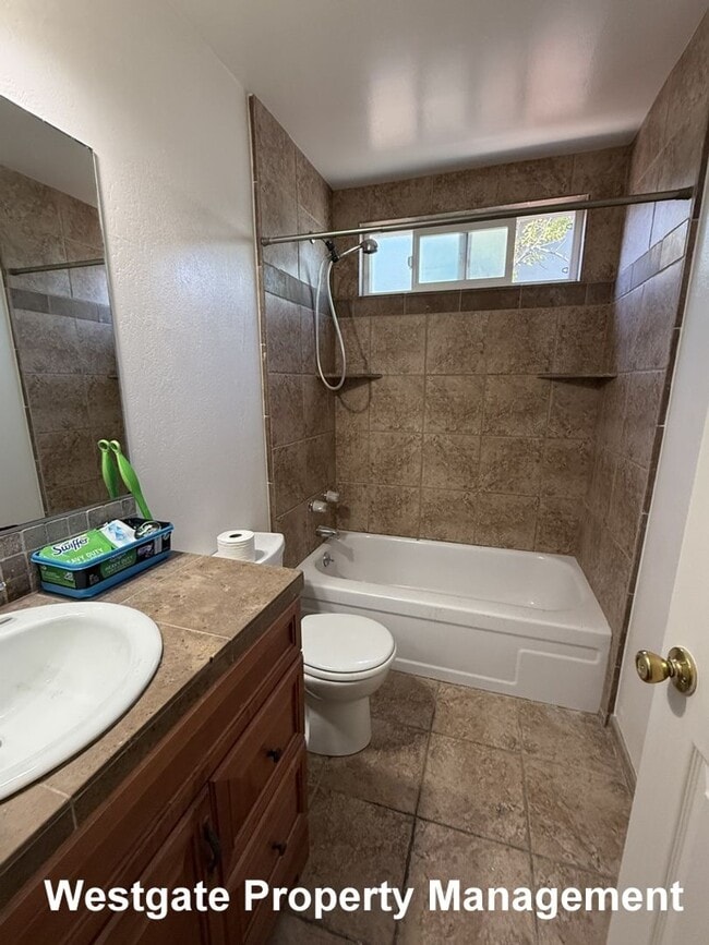 Building Photo - 864 Crinella Dr