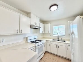 Building Photo - 32425 Rancho Vista Dr