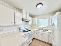 Building Photo - AVAILABLE NOW!! 2 Bedroom 1 Bathroom Apartment in Cathedral City!