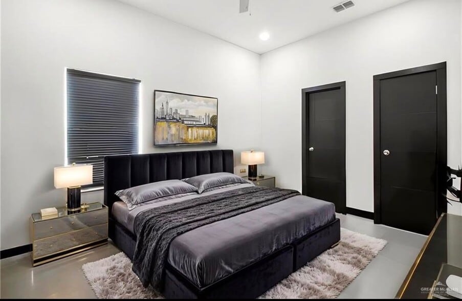 Building Photo - 800 New Orleans Cir
