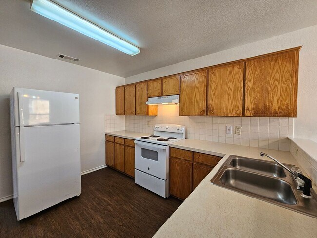 Building Photo - 3407 Toledo Dr