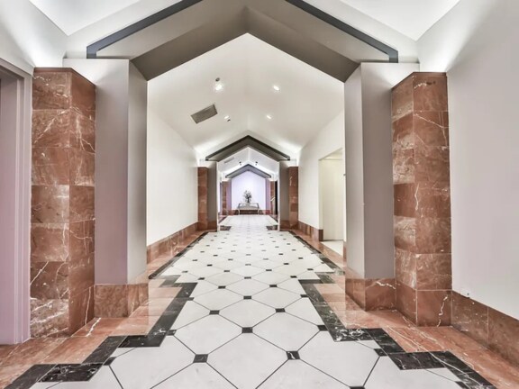 Building Photo - 1212 N La Salle Dr