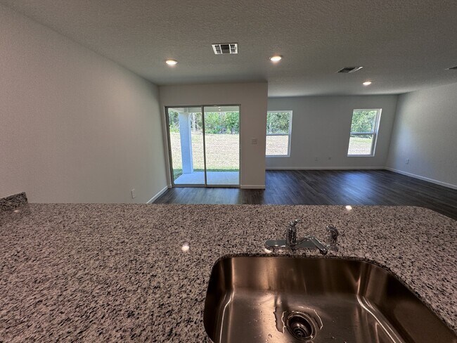 Building Photo - "Charming 4-Bedroom Home in Spring Hill, F...