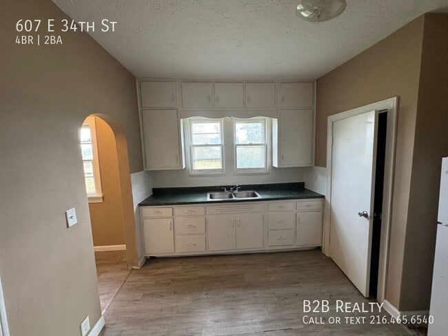 Building Photo - 607 E 34th St