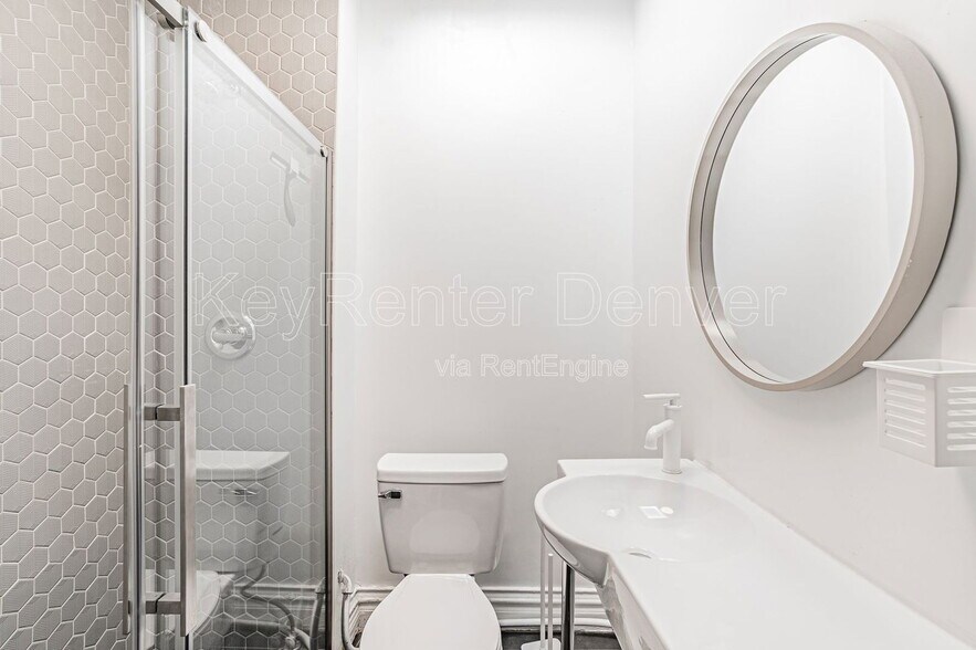 Building Photo - 227 S Logan St