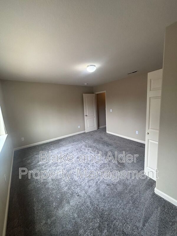 Building Photo - 7012 SE 72nd Ave