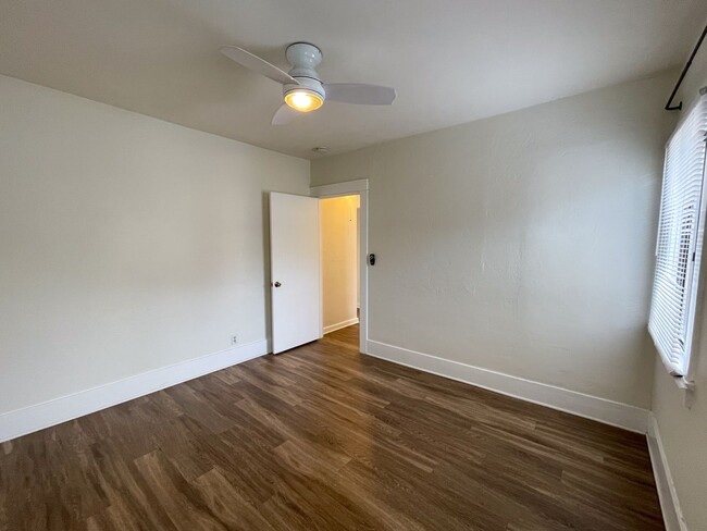 Building Photo - University Heights:  Spacious 2bd/1ba Span...