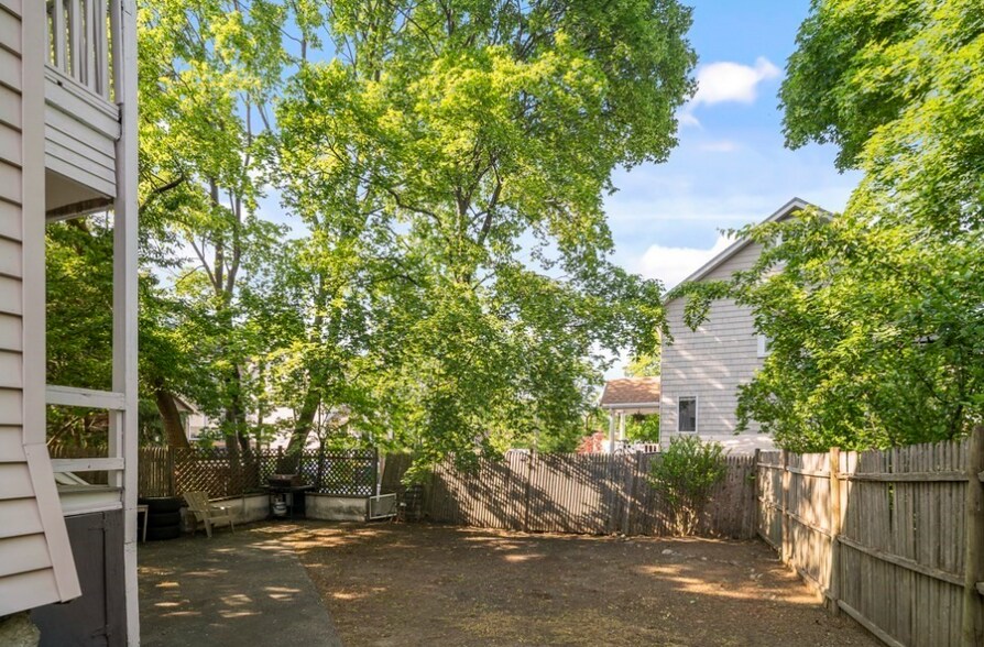 Building Photo - 44 Greenleaf Ave