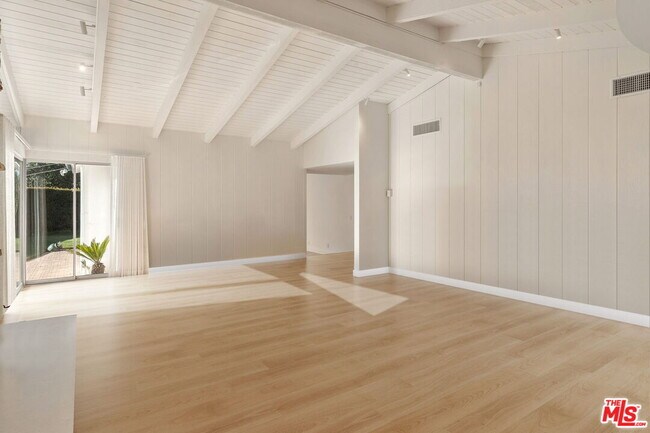 Building Photo - 650 N Tigertail Rd