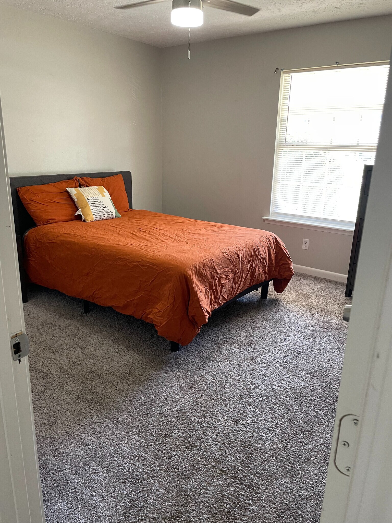 Building Photo - Room in Duplex on New Dawn Ct