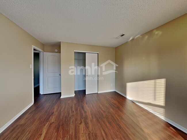 Building Photo - 15233 Beam St