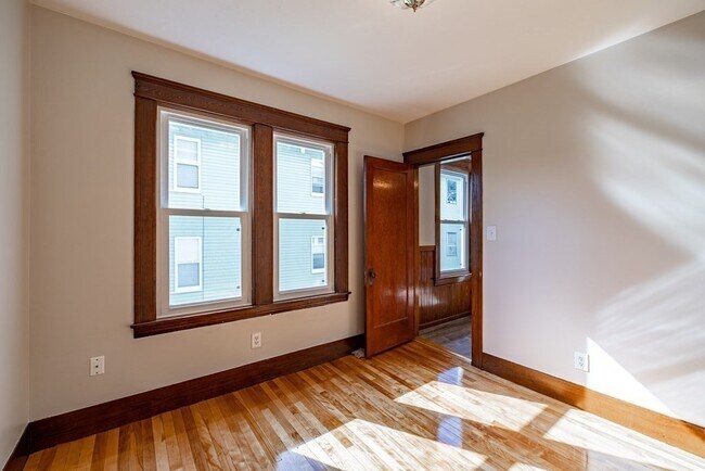 Building Photo - 151 Ingleside Ave
