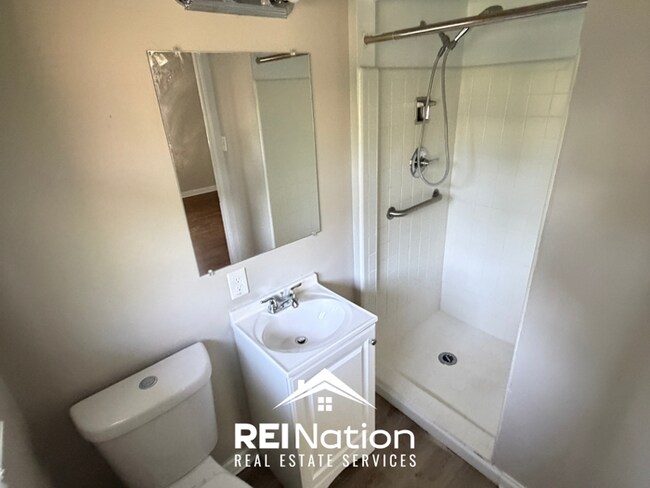 Building Photo - 3BR/2BA Center Point Rental with Hardwood Floors Throughout & Fenced Backyard