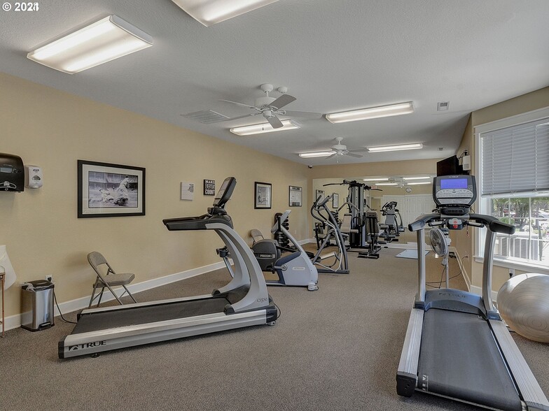 Gym - 21913 NE Larkspur Ln