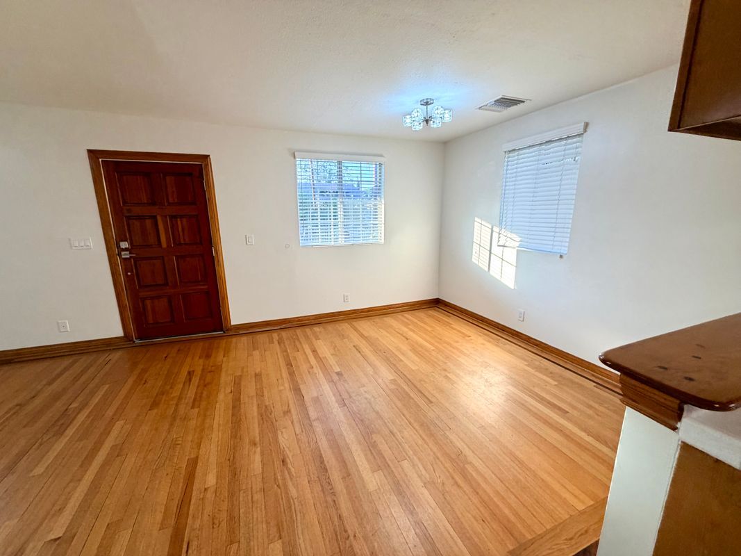 Building Photo - 5622 Aldama St