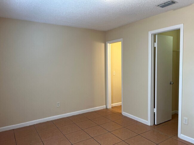 Building Photo - 300 Orange Ave