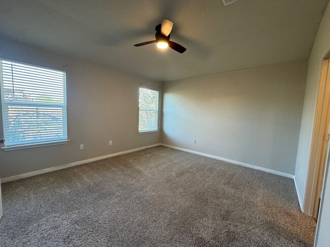 Building Photo - 407 Marimoor Dr