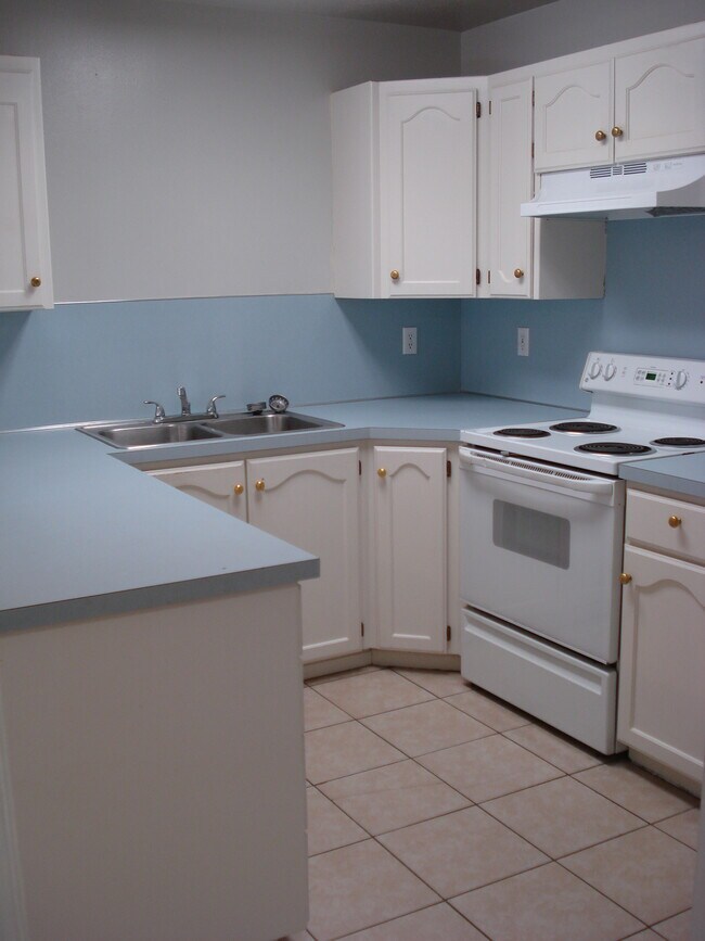 Building Photo - 60 E 200 N