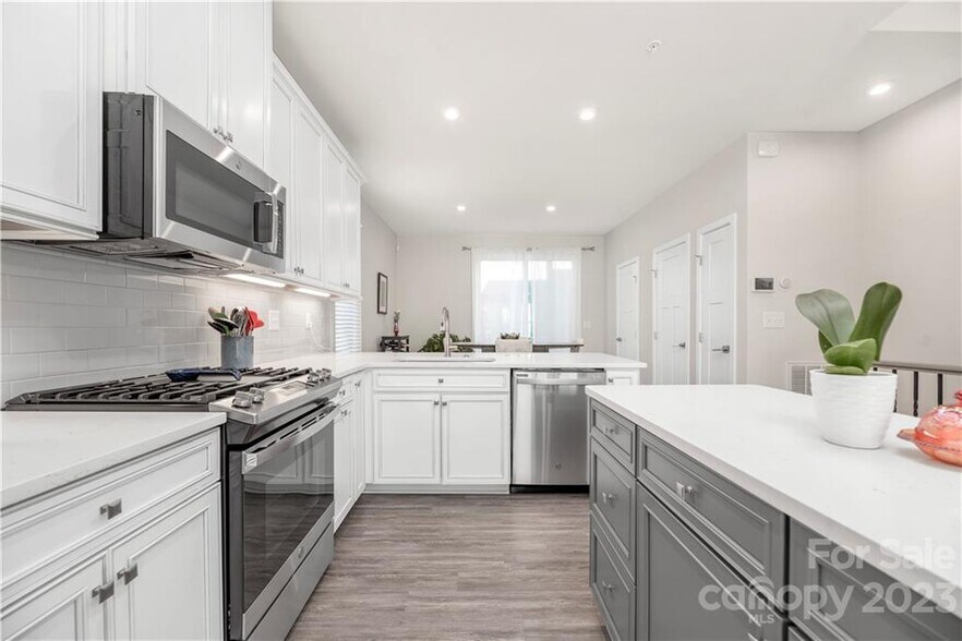 Building Photo - 436 W Tremont Ave