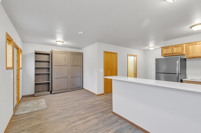 Building Photo - $1,100/month |Fully Remodeled Ground Floor...